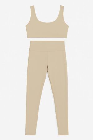 Conjunto deportivo top y leggings