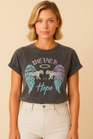 Camiseta desgastada alas